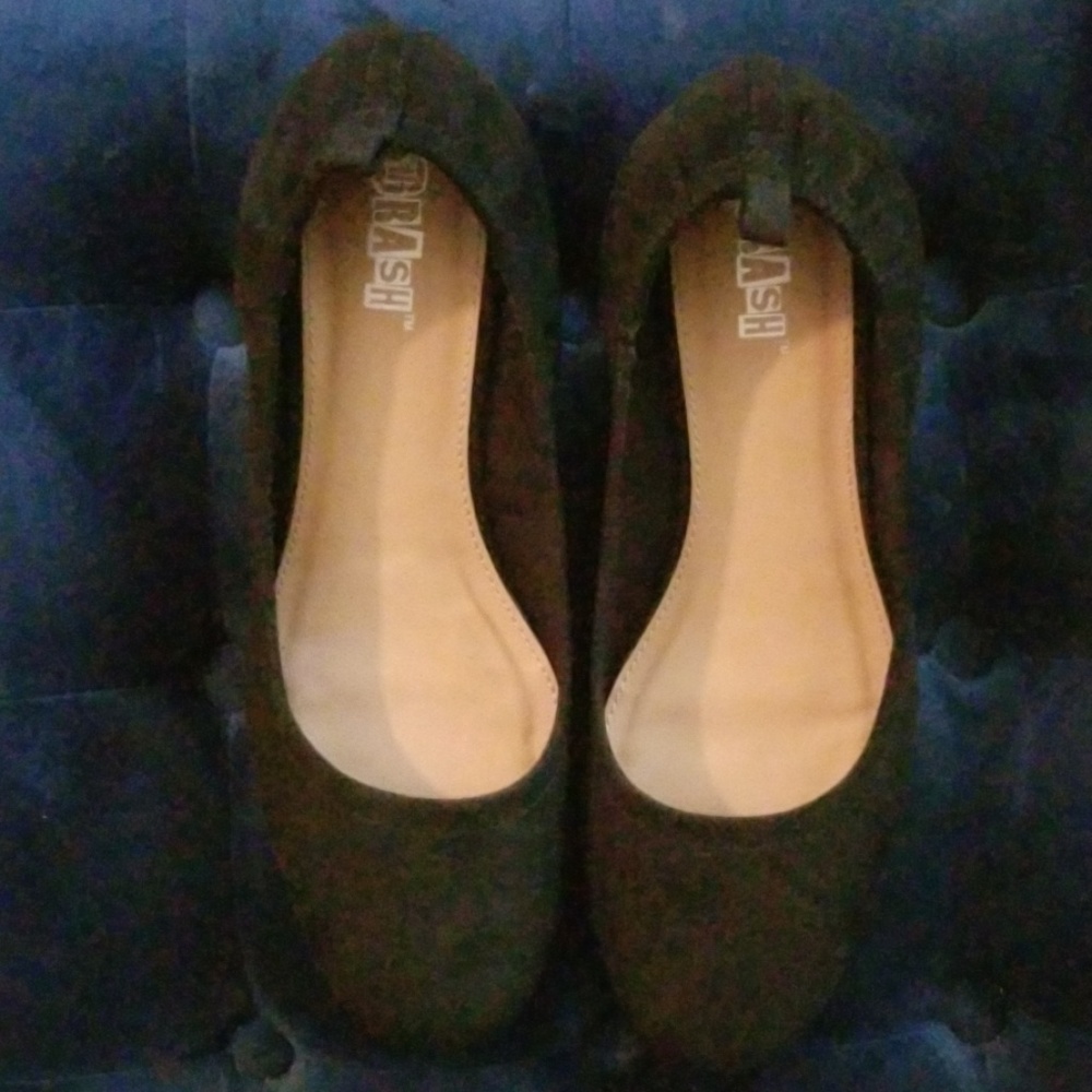 Flats style dress shoes